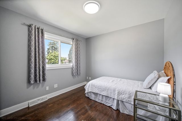 10403 Barnard Drive, Chicago Ridge, IL 60415