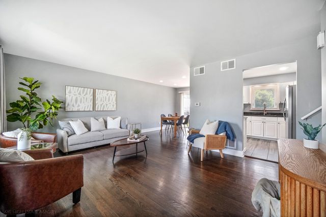 10403 Barnard Drive, Chicago Ridge, IL 60415