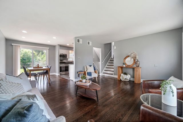 10403 Barnard Drive, Chicago Ridge, IL 60415