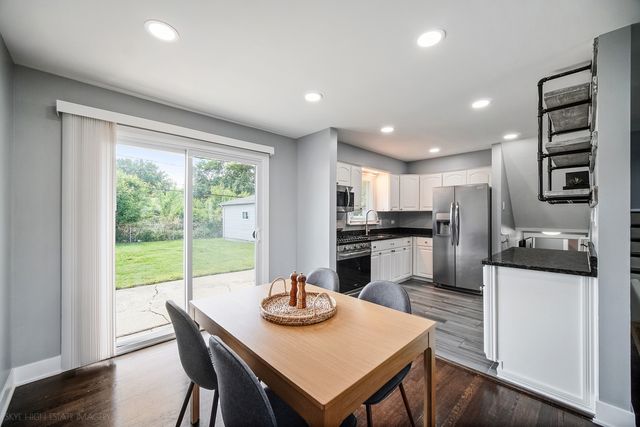 10403 Barnard Drive, Chicago Ridge, IL 60415