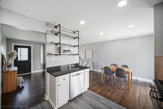 10403 Barnard Drive, Chicago Ridge, IL 60415