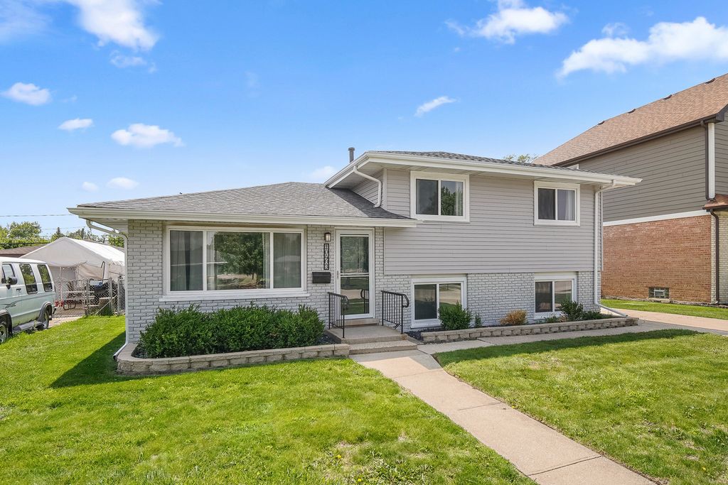 10403 Barnard Drive, Chicago Ridge, IL 60415
