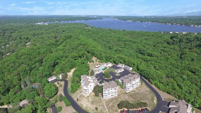 736 Spyglass Hill 27, Holland, MI 49424