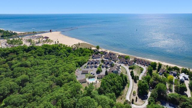 736 Spyglass Hill 27, Holland, MI 49424