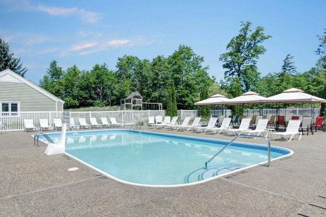 736 Spyglass Hill 27, Holland, MI 49424