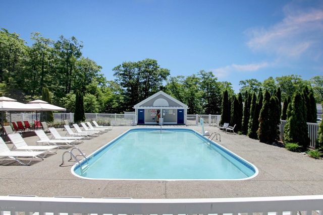 736 Spyglass Hill 27, Holland, MI 49424