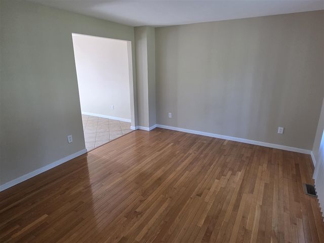 13968 Inkster Road, Redford, MI 48239