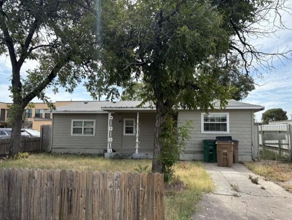 Image 1 of property listing at 2927 San Antonio Street, San Angelo, TX 76901