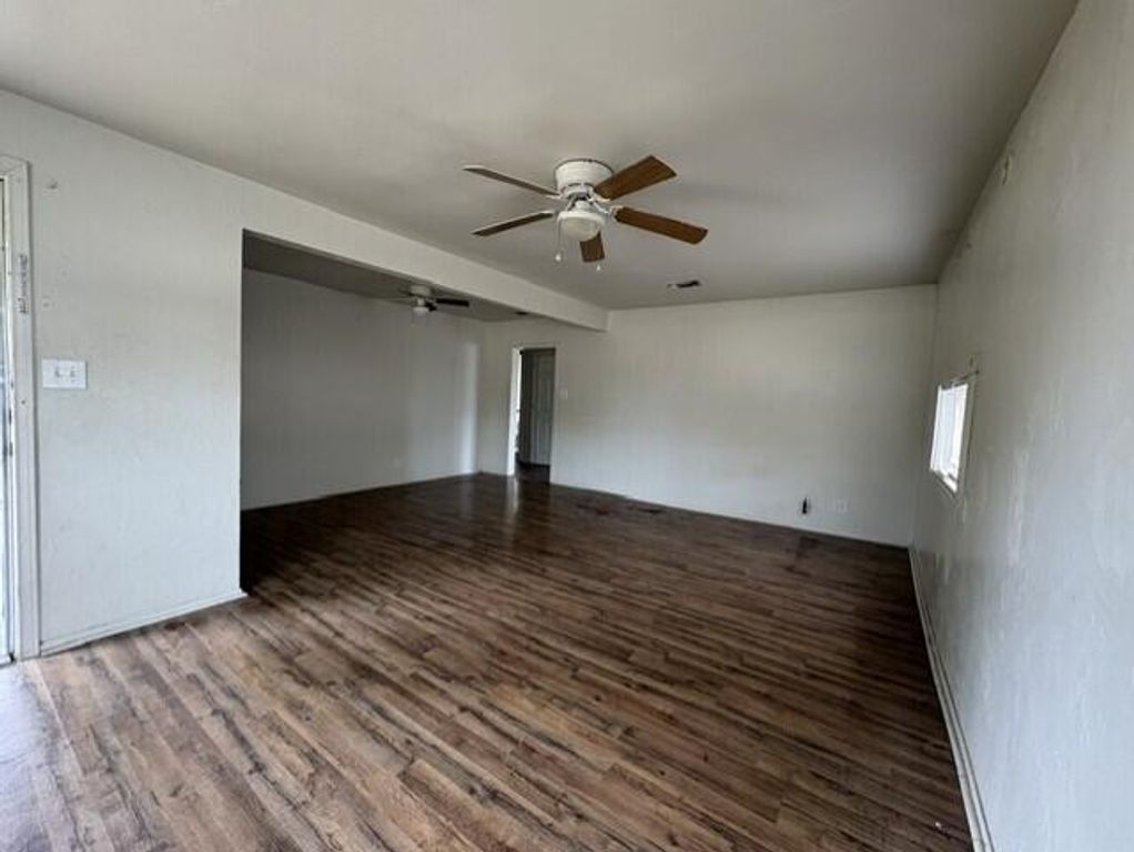 Image 3 of property listing at 2927 San Antonio Street, San Angelo, TX 76901