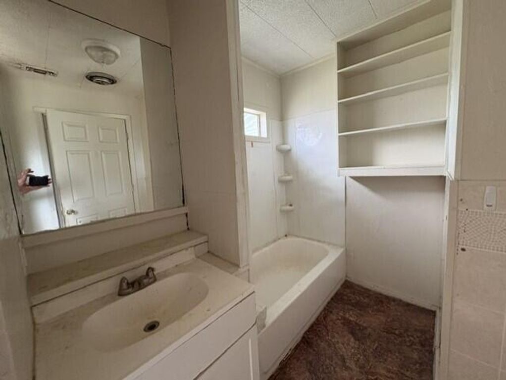 Image 7 of property listing at 2927 San Antonio Street, San Angelo, TX 76901