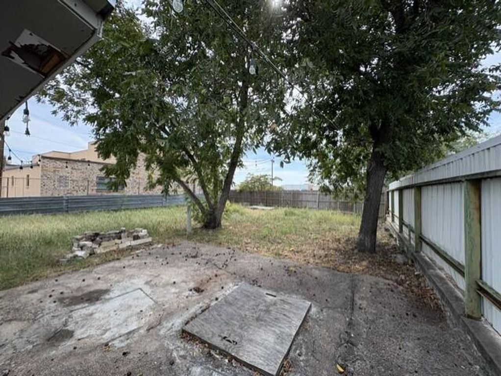 Image 8 of property listing at 2927 San Antonio Street, San Angelo, TX 76901