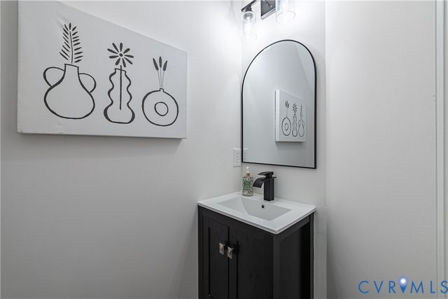 11403 Pineridge Ln, Midlothian, VA 23114