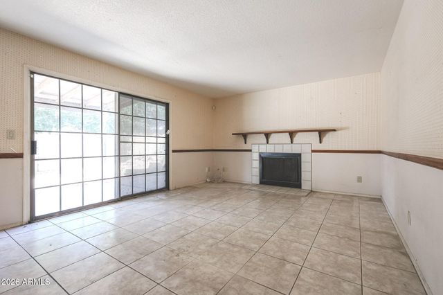 2966 W COMSTOCK Drive, Chandler, AZ 85224