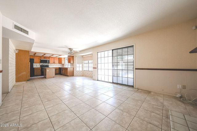 2966 W COMSTOCK Drive, Chandler, AZ 85224