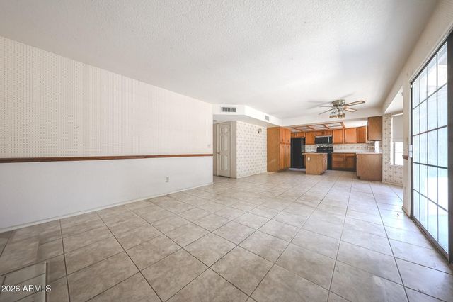 2966 W COMSTOCK Drive, Chandler, AZ 85224