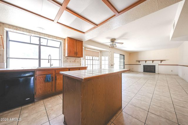 2966 W COMSTOCK Drive, Chandler, AZ 85224