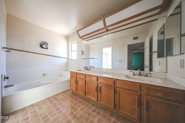 2966 W COMSTOCK Drive, Chandler, AZ 85224