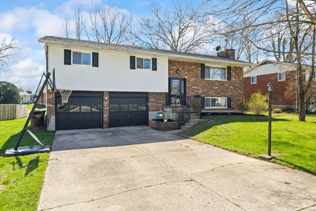 215 Lindell Drive, Germantown, OH 45327