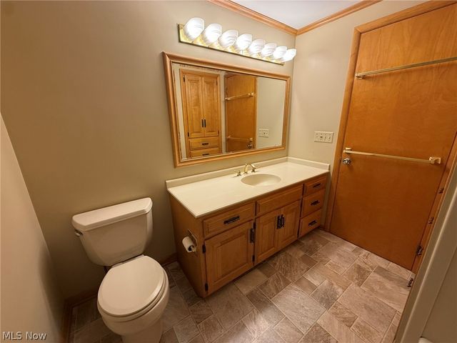 1728 State Route 39 NE, New Philadelphia, OH 44663