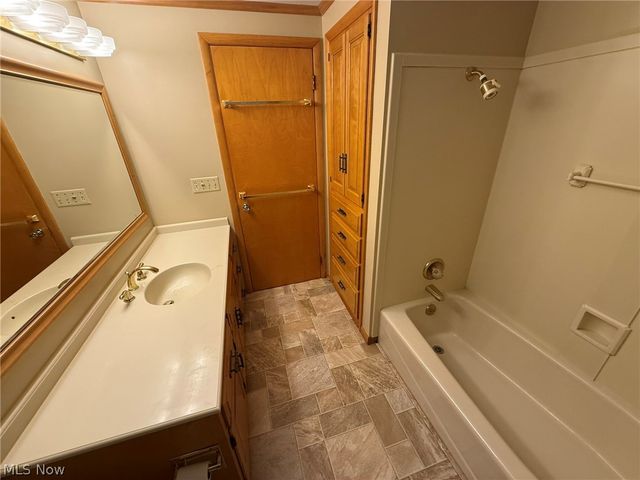 1728 State Route 39 NE, New Philadelphia, OH 44663