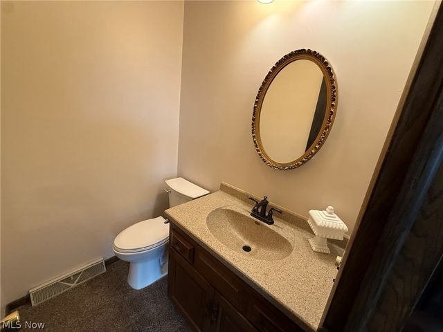 1728 State Route 39 NE, New Philadelphia, OH 44663