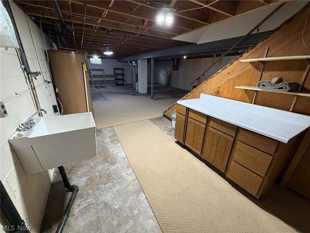 1728 State Route 39 NE, New Philadelphia, OH 44663