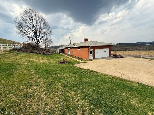 1728 State Route 39 NE, New Philadelphia, OH 44663