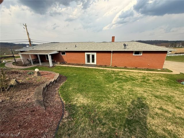 1728 State Route 39 NE, New Philadelphia, OH 44663