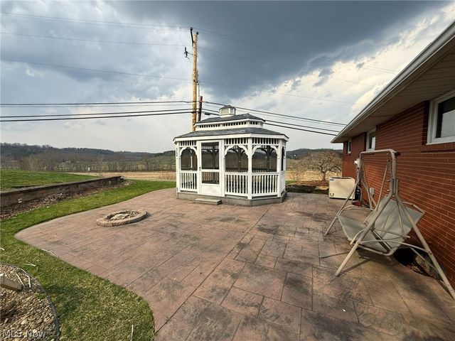 1728 State Route 39 NE, New Philadelphia, OH 44663