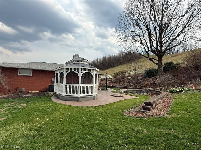 1728 State Route 39 NE, New Philadelphia, OH 44663