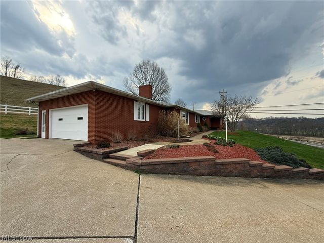 1728 State Route 39 NE, New Philadelphia, OH 44663