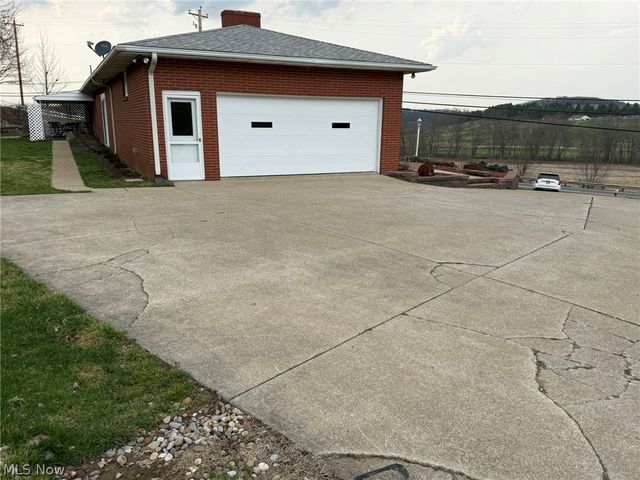 1728 State Route 39 NE, New Philadelphia, OH 44663