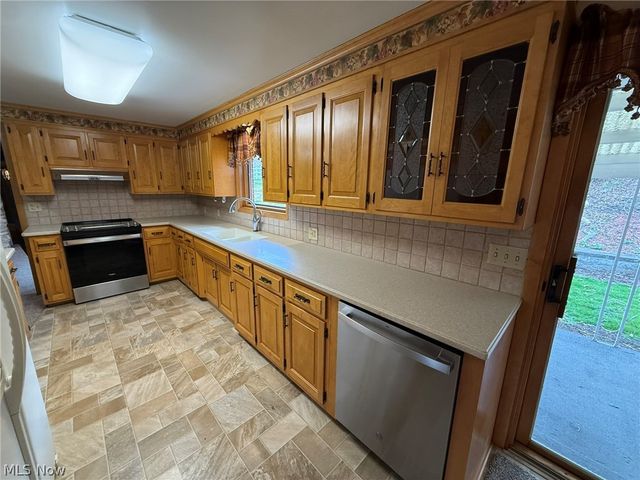 1728 State Route 39 NE, New Philadelphia, OH 44663