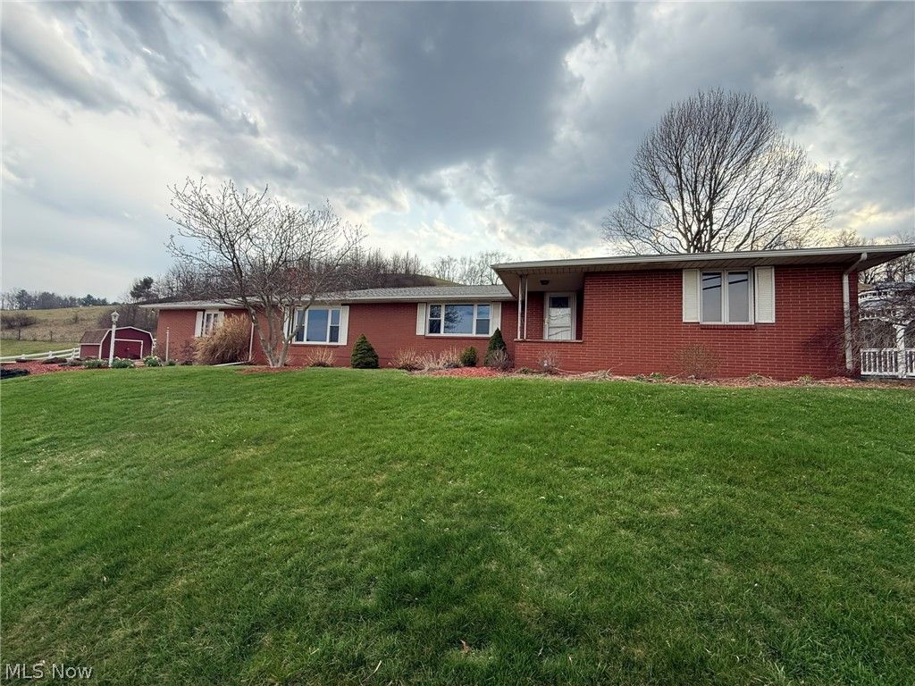 1728 State Route 39 NE, New Philadelphia, OH 44663