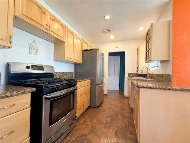 17101 Gault Street, Los Angeles, CA 91406