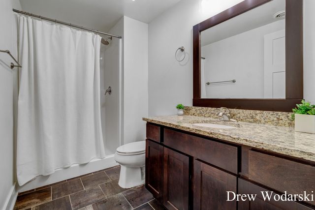 253 Prospect Avenue Ne 105, East Grand Rapids, MI 49503