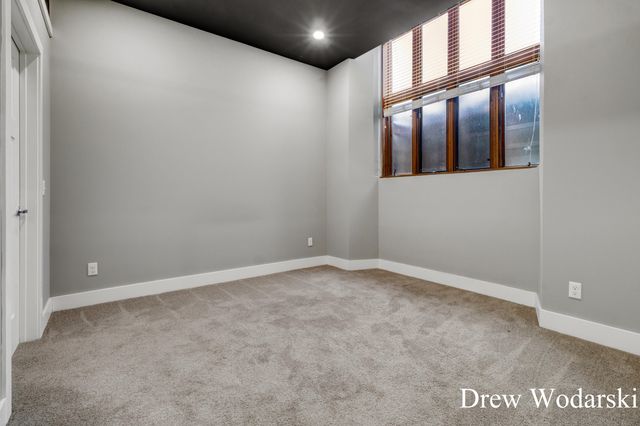 253 Prospect Avenue Ne 105, East Grand Rapids, MI 49503