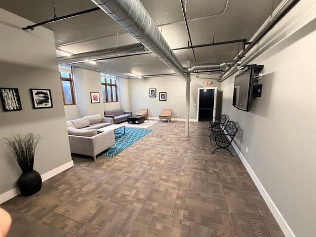 253 Prospect Avenue Ne 105, East Grand Rapids, MI 49503