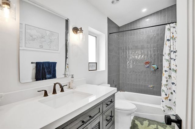 2421 NE 12th Street, Fort Lauderdale, FL 33304
