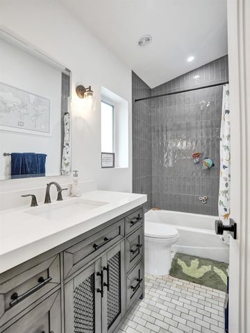 2421 NE 12th Street, Fort Lauderdale, FL 33304