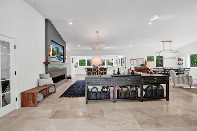 2421 NE 12th Street, Fort Lauderdale, FL 33304