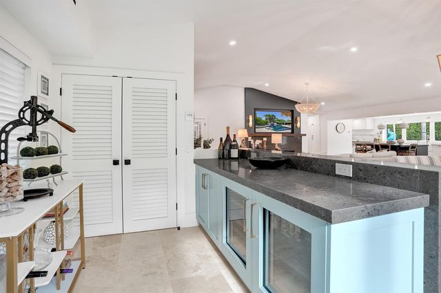 2421 NE 12th Street, Fort Lauderdale, FL 33304