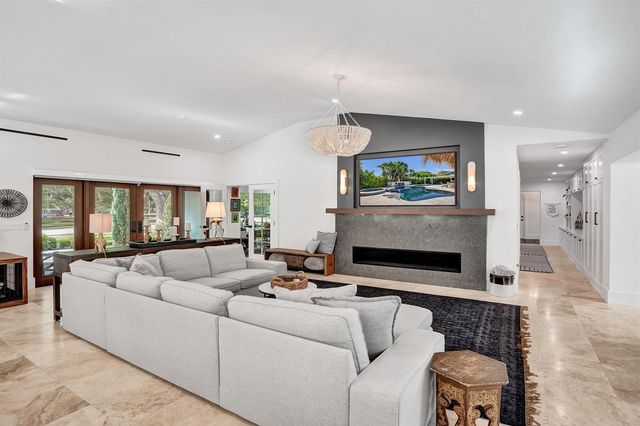 2421 NE 12th Street, Fort Lauderdale, FL 33304
