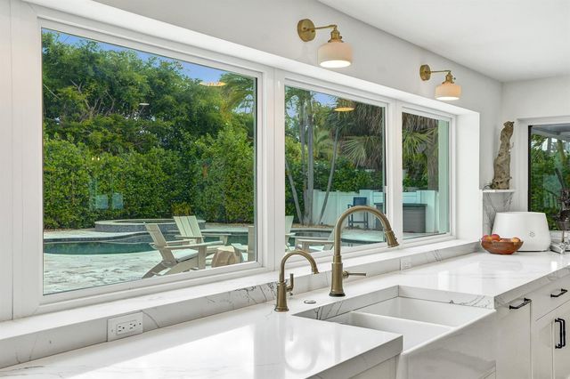 2421 NE 12th Street, Fort Lauderdale, FL 33304