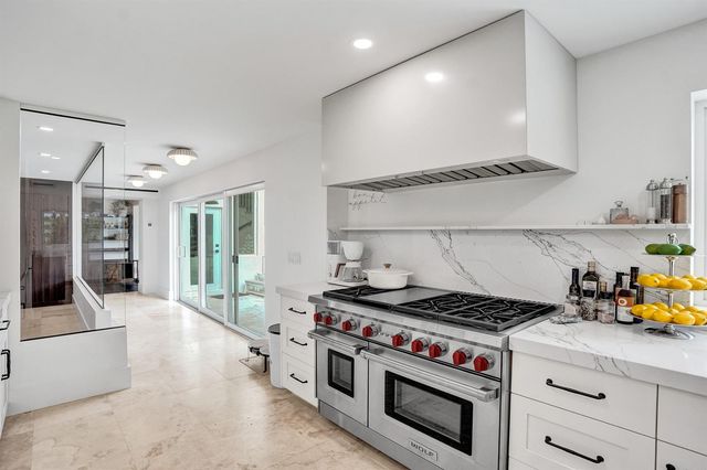 2421 NE 12th Street, Fort Lauderdale, FL 33304