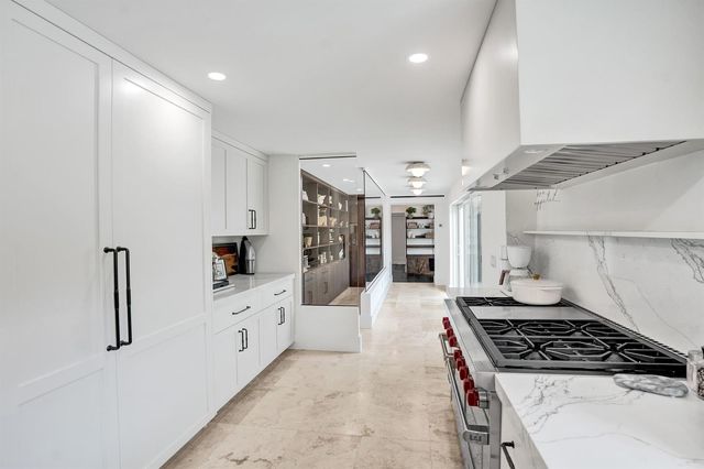 2421 NE 12th Street, Fort Lauderdale, FL 33304