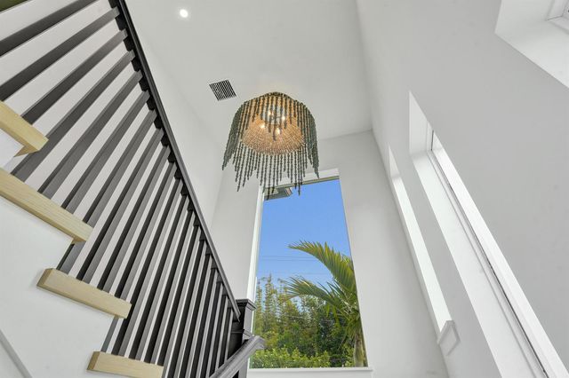 2421 NE 12th Street, Fort Lauderdale, FL 33304
