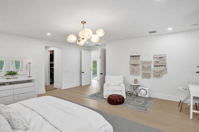 2421 NE 12th Street, Fort Lauderdale, FL 33304