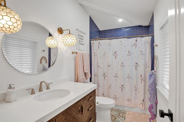 2421 NE 12th Street, Fort Lauderdale, FL 33304