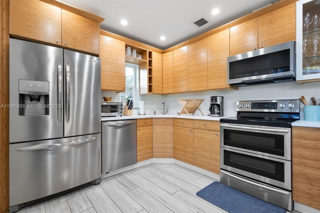 201 NE 16th Ct, Fort Lauderdale, FL 33305